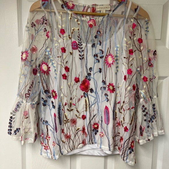 Beautiful top - Picture 1 of 1